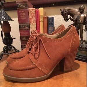 KENNETH COLE Tan Suede Lace-Up Oxford Comfort Granny Heels Worn Once 7M Nice!!!